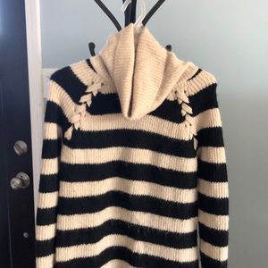 Turtle neck sweater